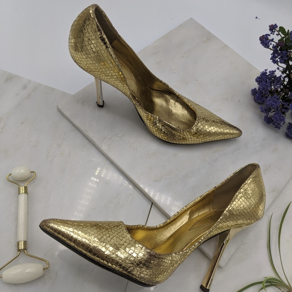 GUESS by Marciano 8M Vintage Gold Pumps - Picture 2 of 6